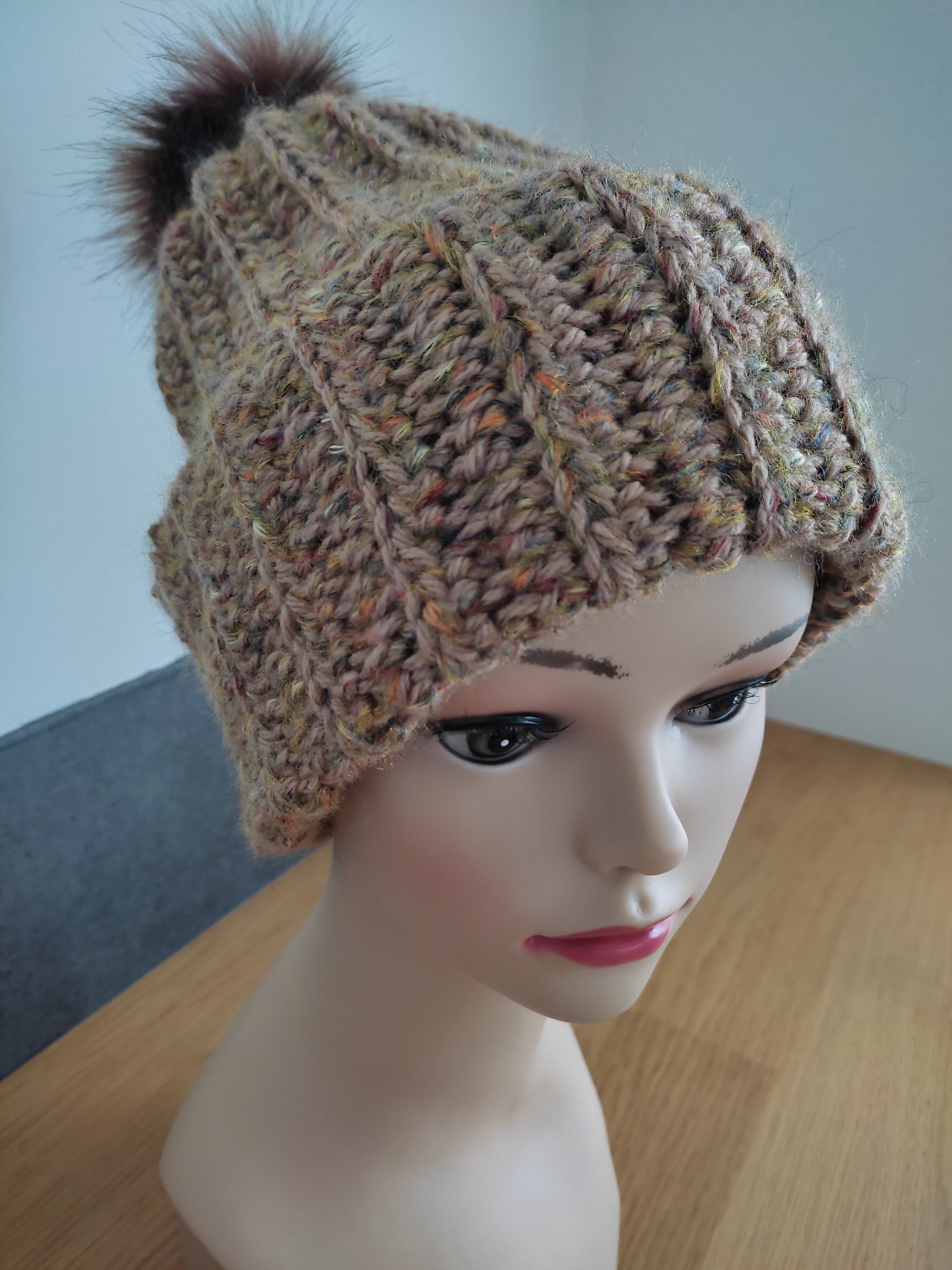 Bonnet au crochet pompon en fausse fourrure