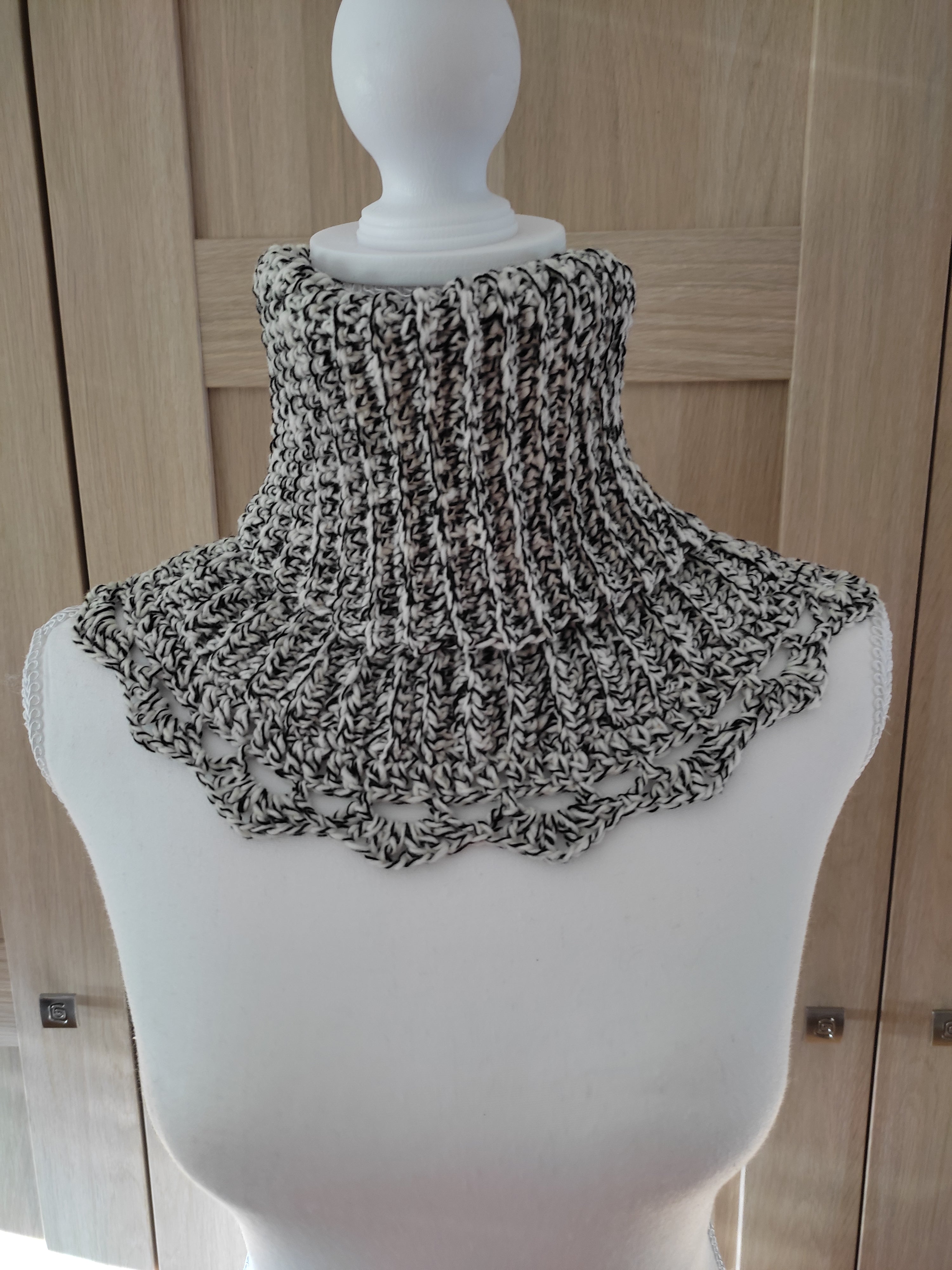 Tour de cou chiné noir & blanc – Fait main au crochet