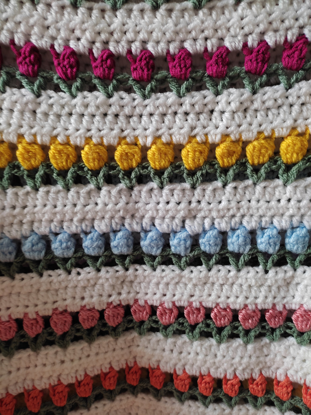Pull Motif Tulipe en Fil Acrylique