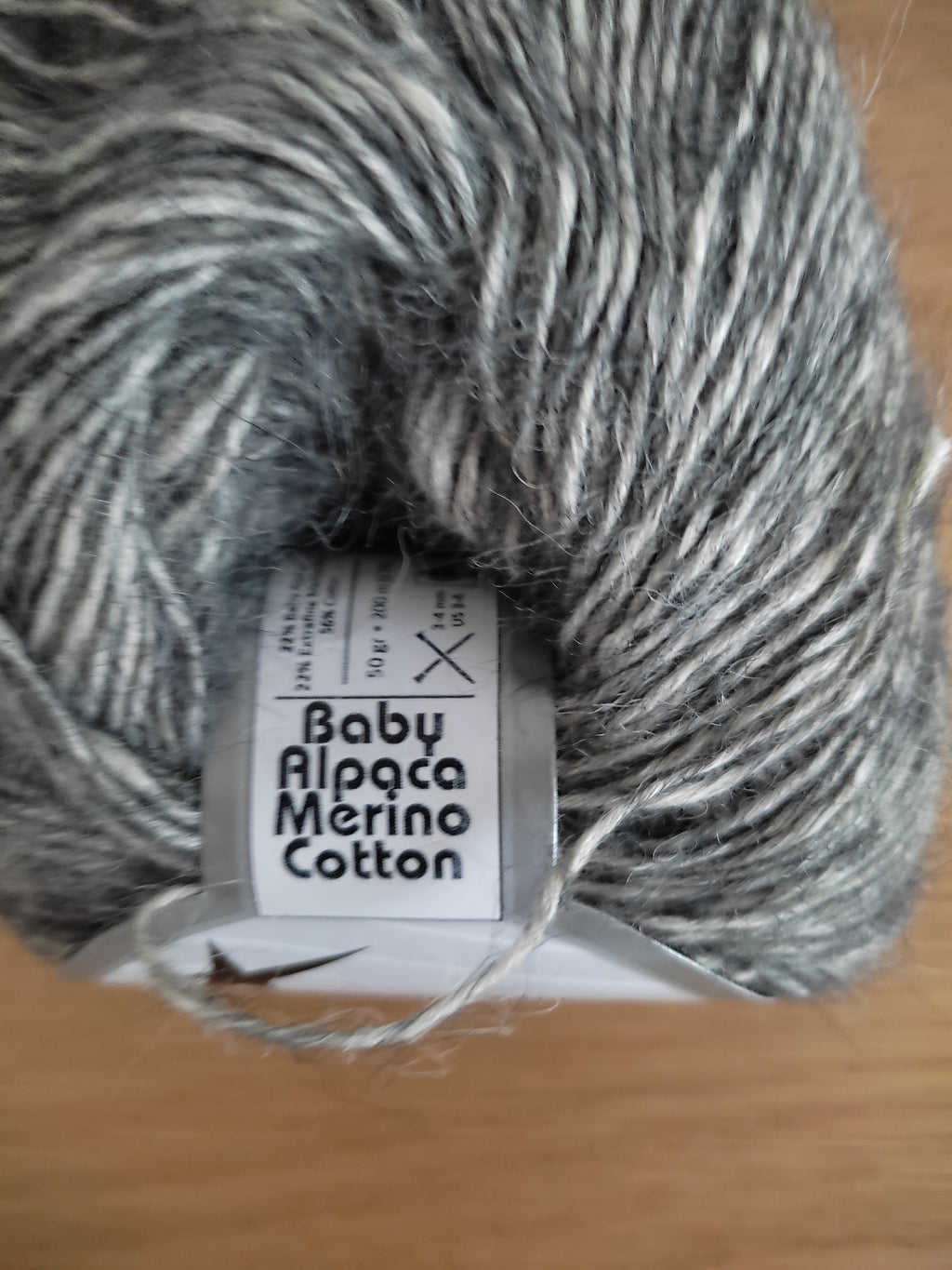Poncho crochet gris argenté – Baby Alpaca, Mérinos & Coton
