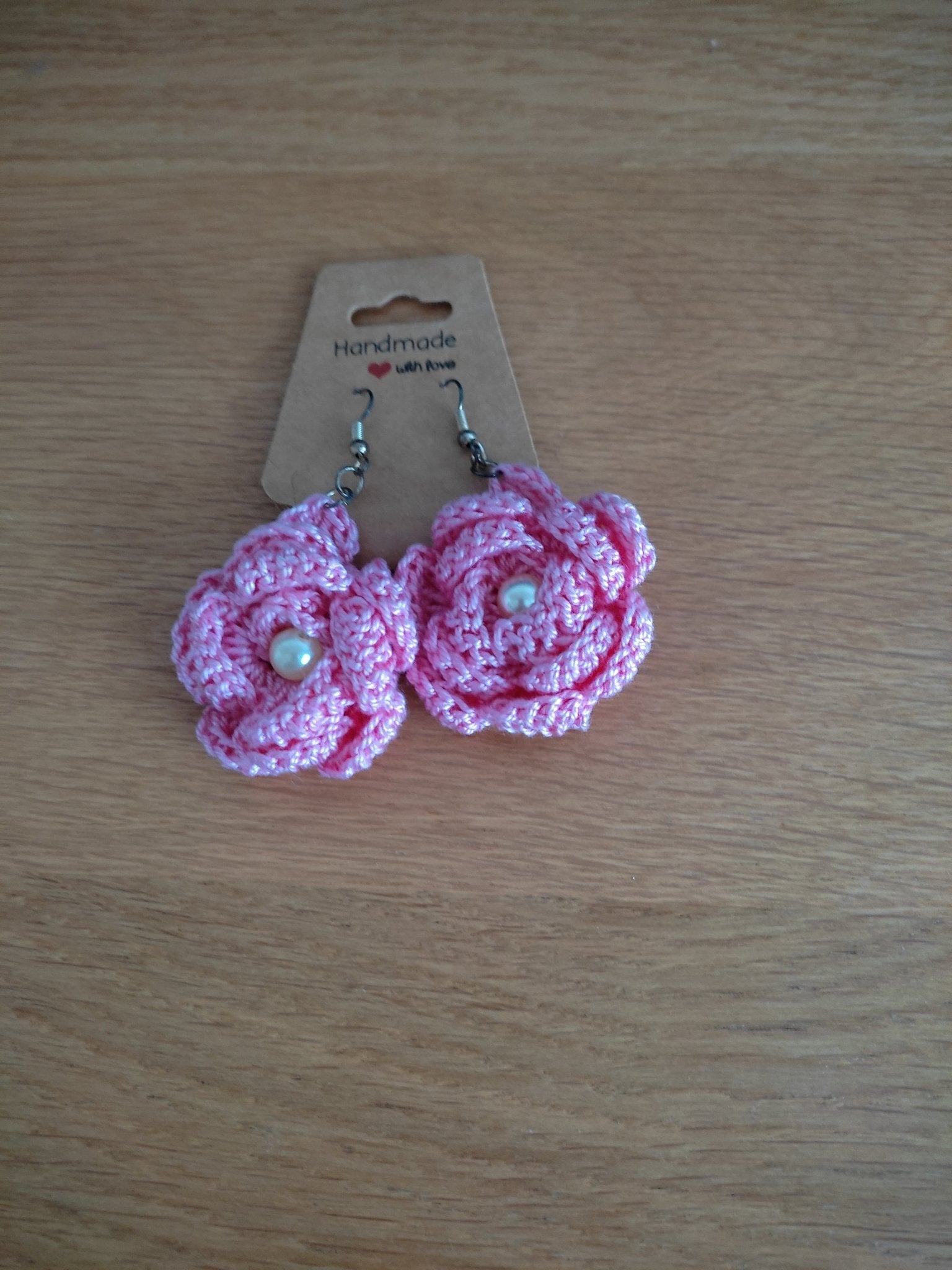 Boucles d'oreilles au crochet – Camellia poudré & Perle - Les créations de Faby