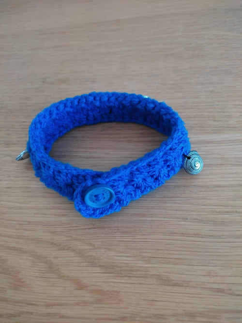 Bracelet au crochet – Bleu océan & breloque coquillage - Les créations de Faby