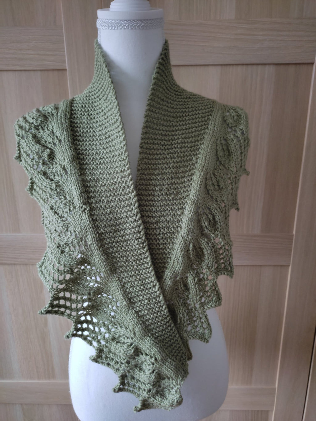 Écharpe Feuilles au Tricot – Vert Sauge - Les créations de Faby