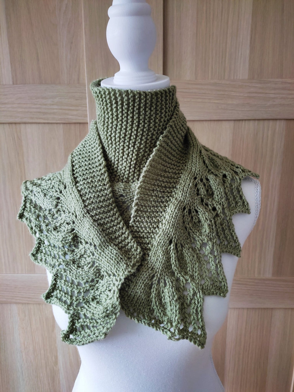 Écharpe Feuilles au Tricot – Vert Sauge - Les créations de Faby