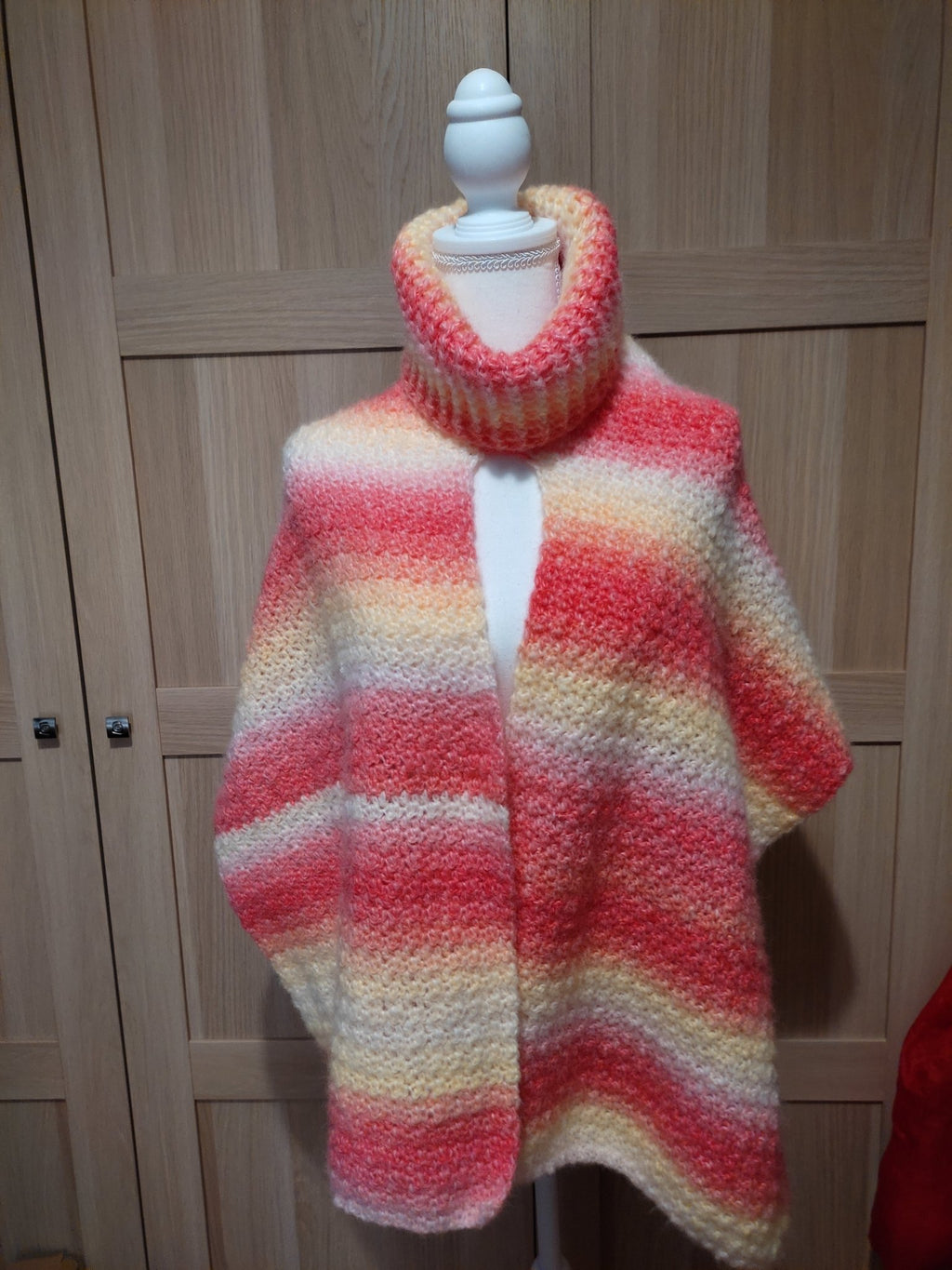 Poncho Col Roulé au Crochet – Dégradé Corail & Crème - Les créations de Faby