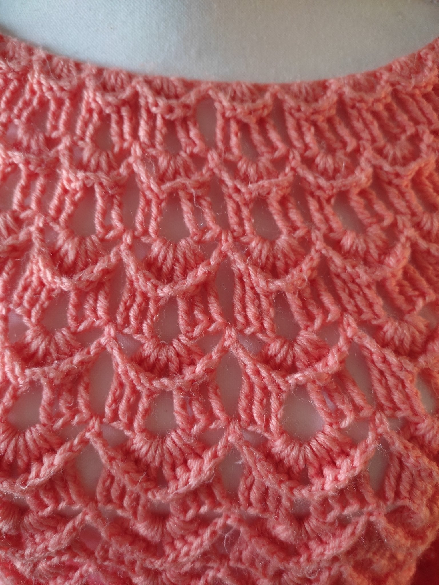 Pull crochet femme – Point écailles - Les créations de Faby